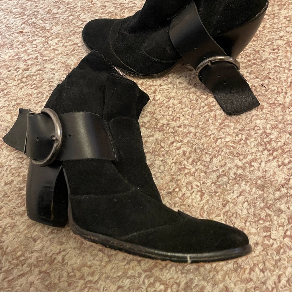 Black Dolce Vita bootie